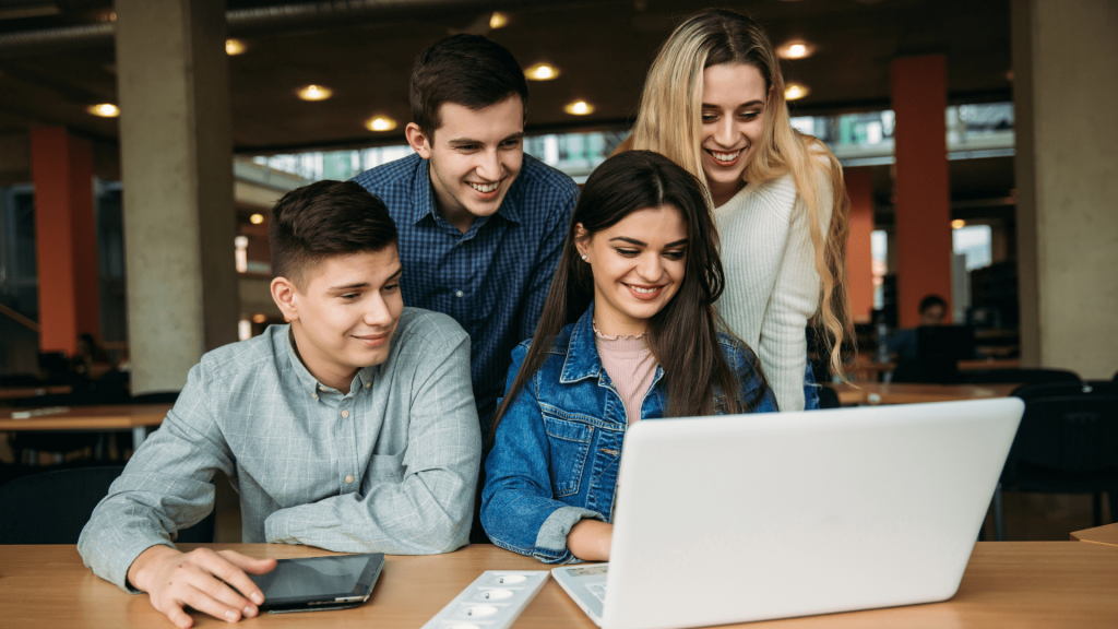 place ast en ecole de commerce