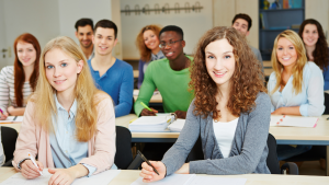 Découvrez les écoles préférées des étudiants en RH et sciences politiques en 2025. Un classement basé sur leurs avis !